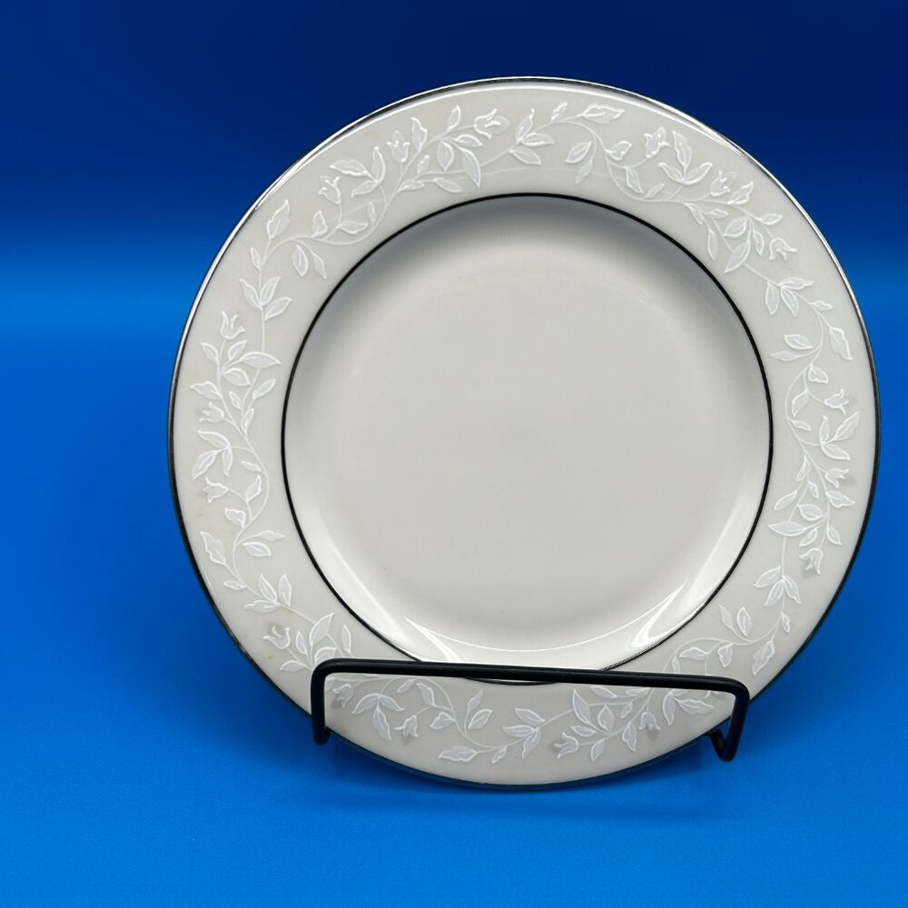 Lenox Ambassador Collection Linen Rose Bread and Butter Plates, 6 inch, Set of 7 - Picture 6 of 16